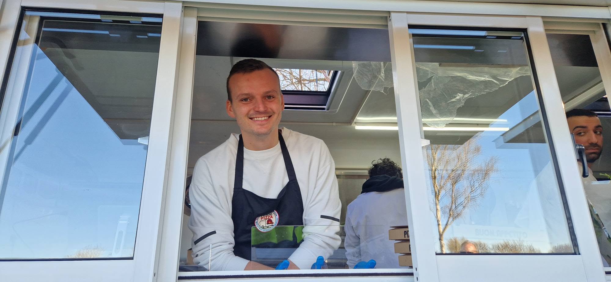 Pizzabageren i aktion